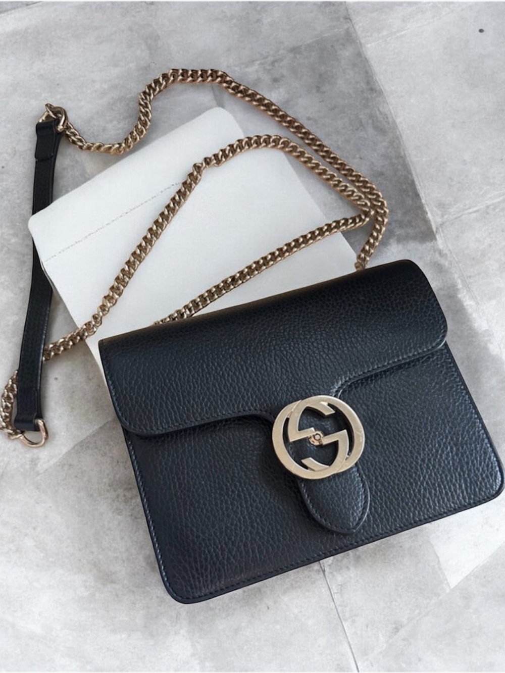 ✨ Gucci Dollar Calfskin Interlocking G Shoulder Bag – Black | Classic & Timeless